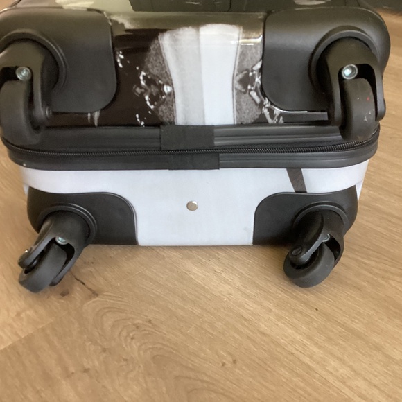 NEW Star Wars Storm Trooper Hard Sided BLACK AND WHITE Wheeled Luggage 18” kids - Picture 13 of 16